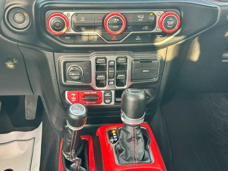 Jeep Gladiator Vehicle Full-screen Gallery Image 14