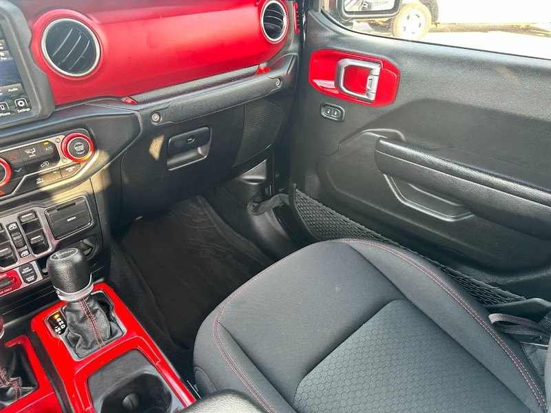 Jeep Gladiator Vehicle Full-screen Gallery Image 15