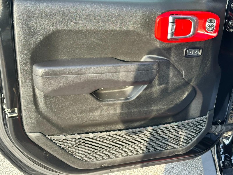 Jeep Gladiator Vehicle Full-screen Gallery Image 16