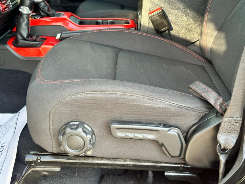 Jeep Gladiator Vehicle Full-screen Gallery Image 17