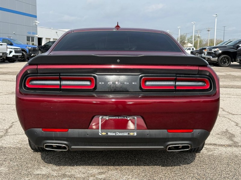 Dodge Challenger Vehicle Full-screen Gallery Image 4