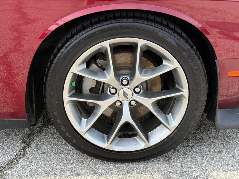 Dodge Challenger Vehicle Full-screen Gallery Image 7