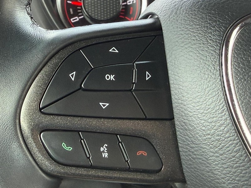 Dodge Challenger Vehicle Full-screen Gallery Image 14