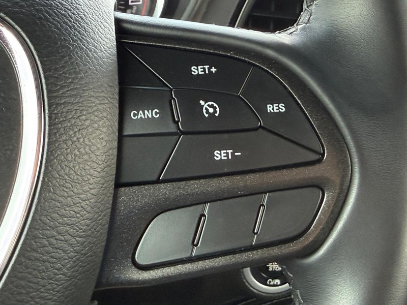 Dodge Challenger Vehicle Full-screen Gallery Image 15