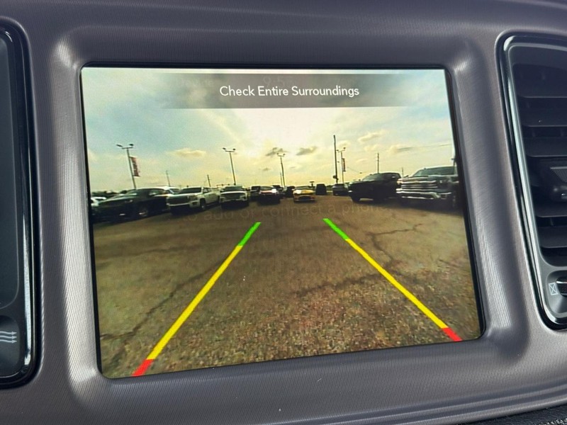 Dodge Challenger Vehicle Full-screen Gallery Image 17