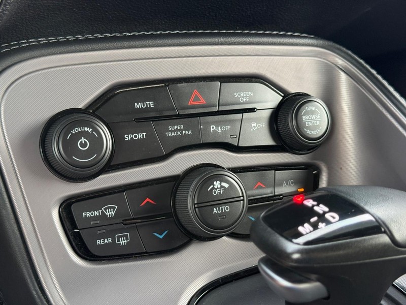 Dodge Challenger Vehicle Full-screen Gallery Image 20