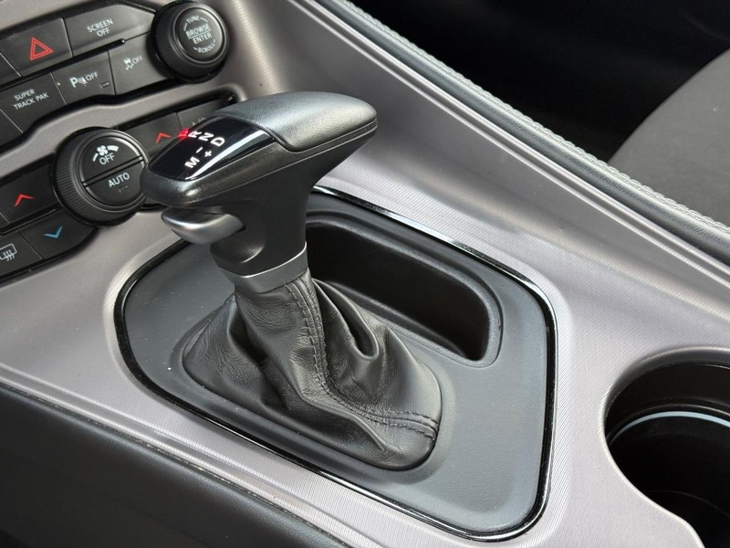 Dodge Challenger Vehicle Full-screen Gallery Image 21