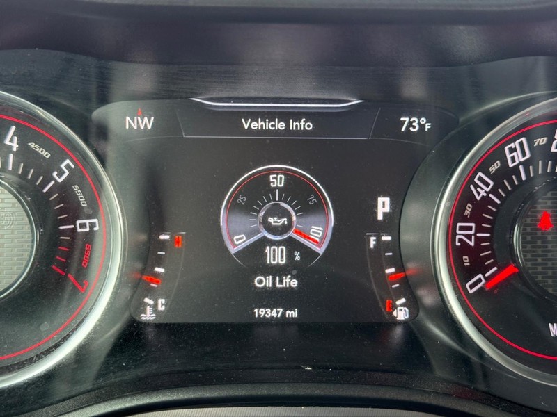 Dodge Challenger Vehicle Full-screen Gallery Image 23