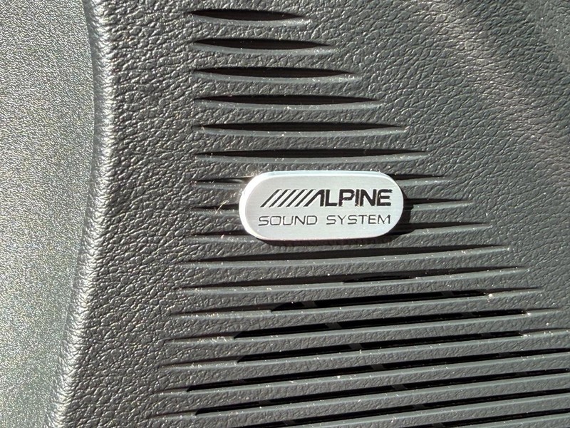 Dodge Challenger Vehicle Full-screen Gallery Image 24