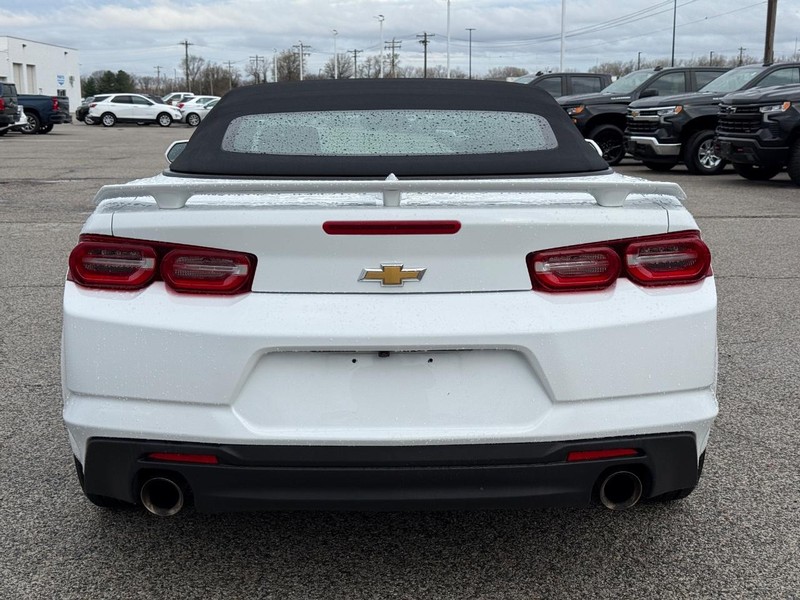 Chevrolet Camaro Vehicle Full-screen Gallery Image 4