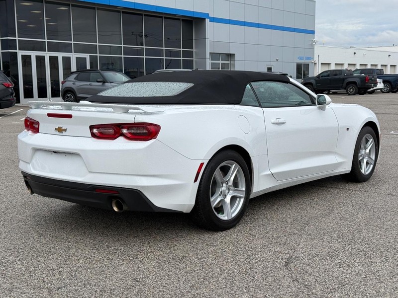 Chevrolet Camaro Vehicle Full-screen Gallery Image 5