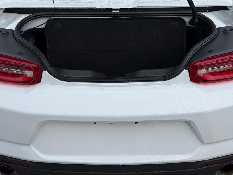 Chevrolet Camaro Vehicle Full-screen Gallery Image 6