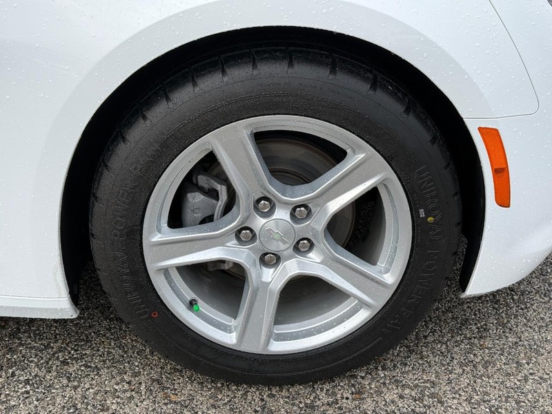 Chevrolet Camaro Vehicle Full-screen Gallery Image 7