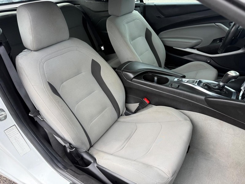 Chevrolet Camaro Vehicle Full-screen Gallery Image 11