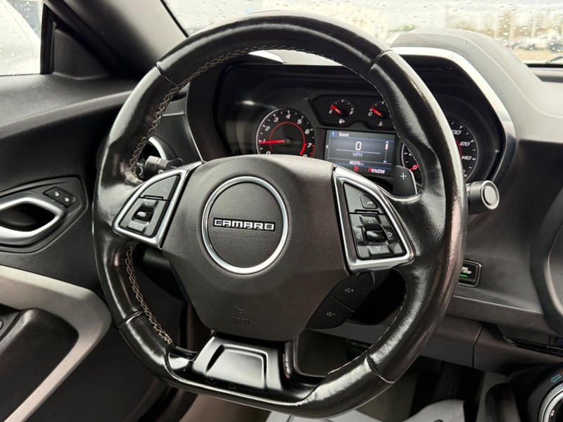 Chevrolet Camaro Vehicle Full-screen Gallery Image 13