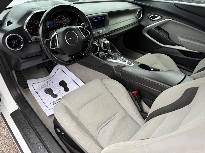 Chevrolet Camaro Vehicle Full-screen Gallery Image 14