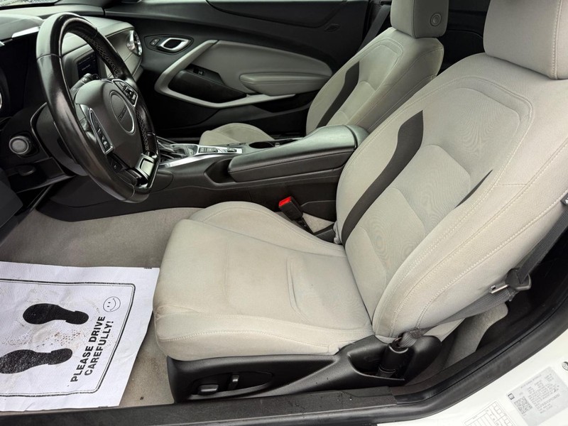 Chevrolet Camaro Vehicle Full-screen Gallery Image 15