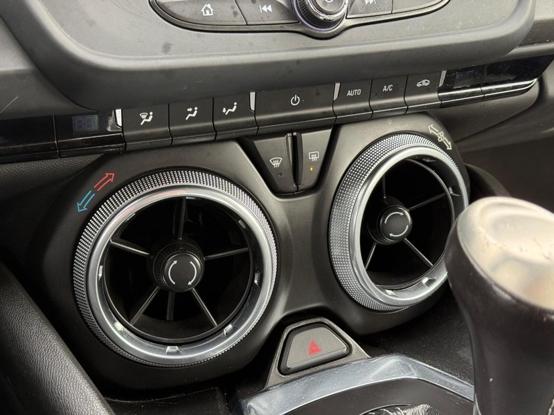 Chevrolet Camaro Vehicle Full-screen Gallery Image 21