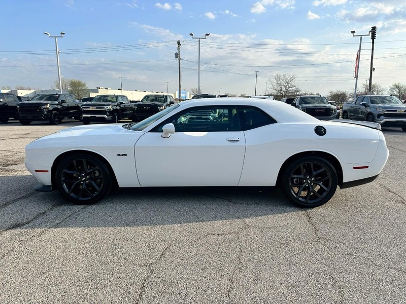 Dodge Challenger Vehicle Full-screen Gallery Image 2