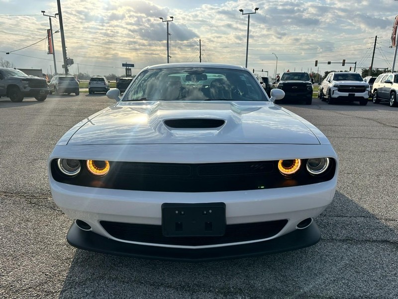 Dodge Challenger Vehicle Full-screen Gallery Image 9