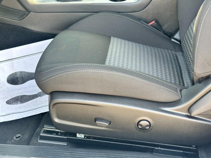 Dodge Challenger Vehicle Full-screen Gallery Image 13