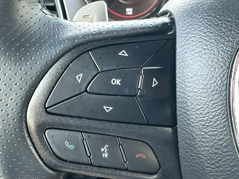 Dodge Challenger Vehicle Full-screen Gallery Image 14