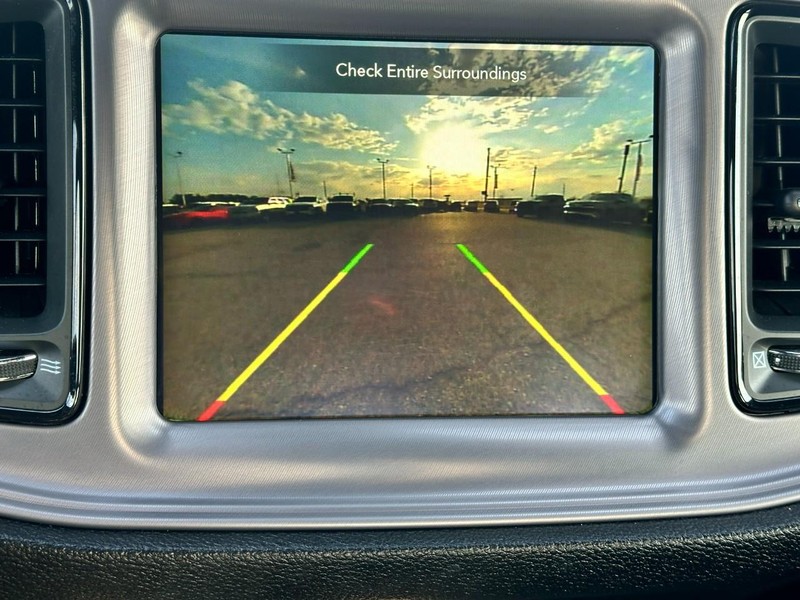 Dodge Challenger Vehicle Full-screen Gallery Image 22