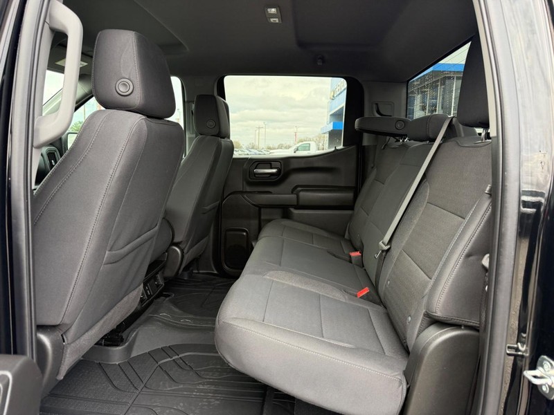 Chevrolet Silverado 1500 Vehicle Full-screen Gallery Image 10