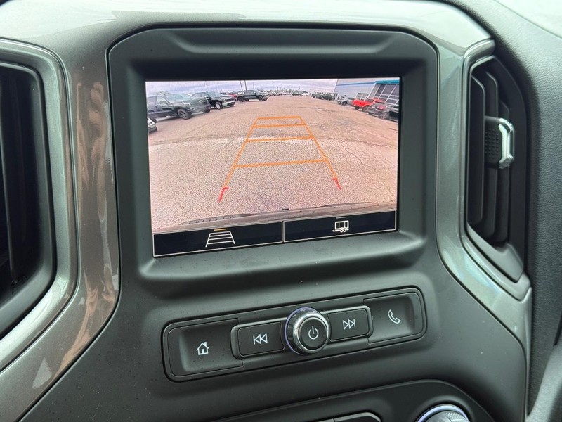 Chevrolet Silverado 1500 Vehicle Full-screen Gallery Image 16