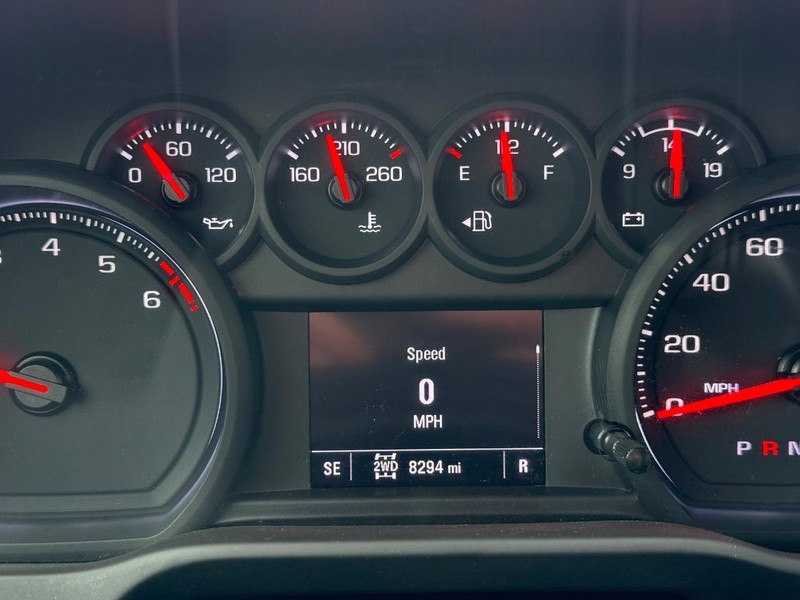 Chevrolet Silverado 1500 Vehicle Full-screen Gallery Image 19