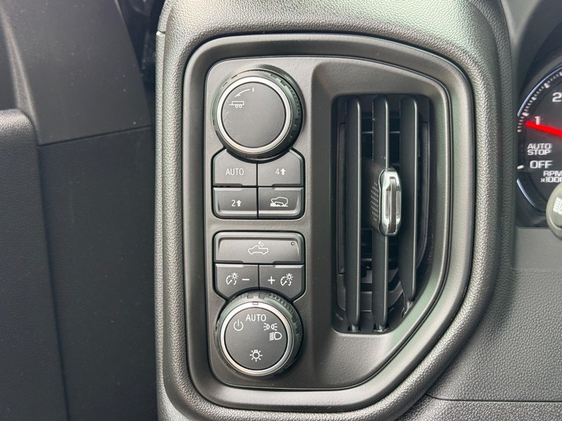 Chevrolet Silverado 1500 Vehicle Full-screen Gallery Image 20