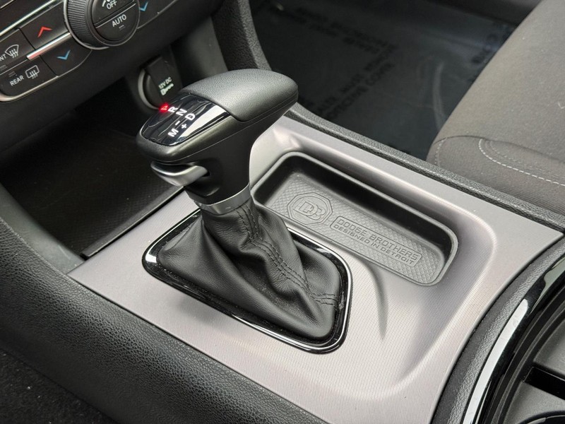 Dodge Charger Vehicle Full-screen Gallery Image 21