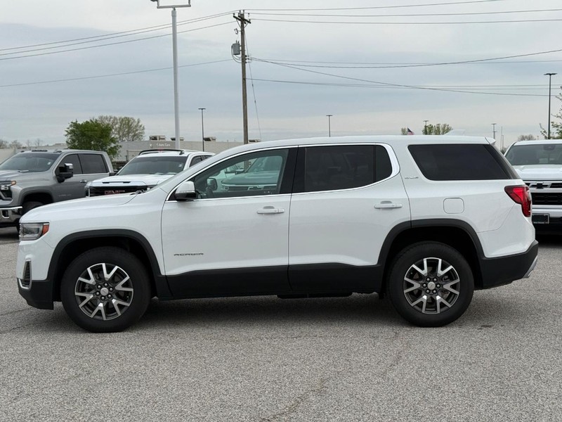 GMC Acadia Vehicle Full-screen Gallery Image 2