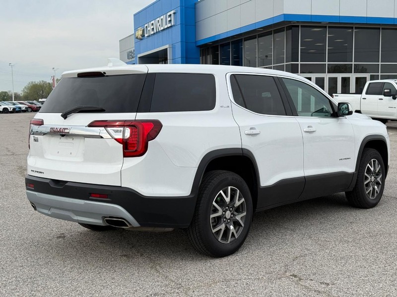 GMC Acadia Vehicle Full-screen Gallery Image 5