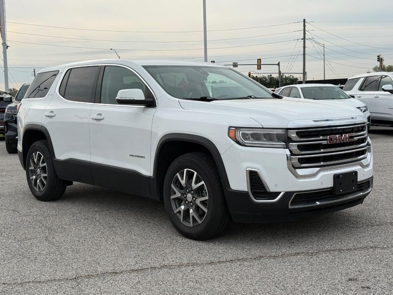 GMC Acadia Vehicle Full-screen Gallery Image 8
