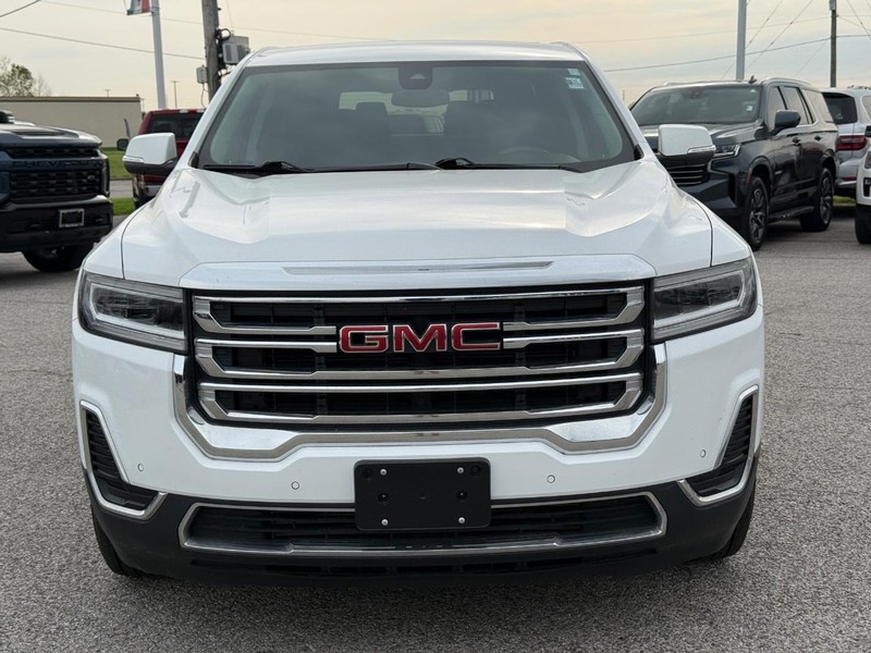 GMC Acadia Vehicle Full-screen Gallery Image 9