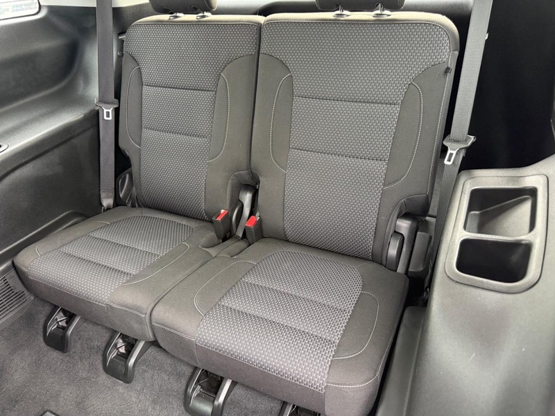 GMC Acadia Vehicle Full-screen Gallery Image 10