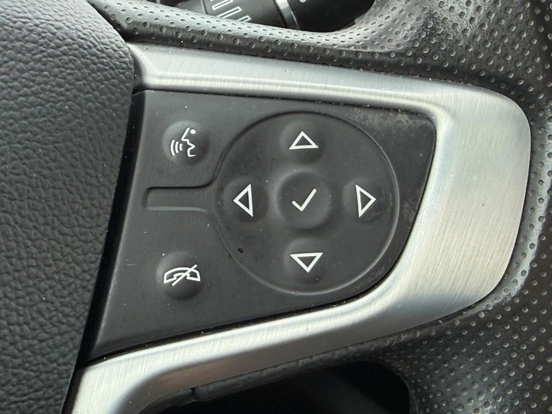 GMC Acadia Vehicle Full-screen Gallery Image 15