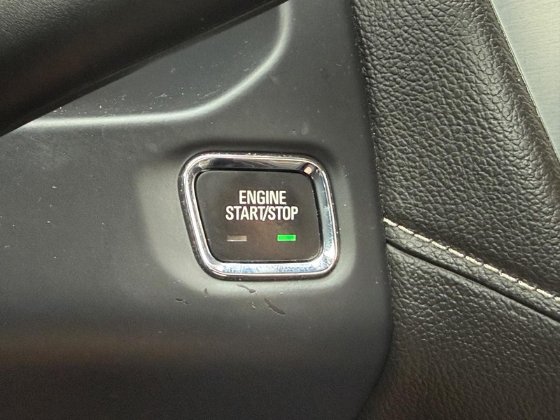 GMC Acadia Vehicle Full-screen Gallery Image 16
