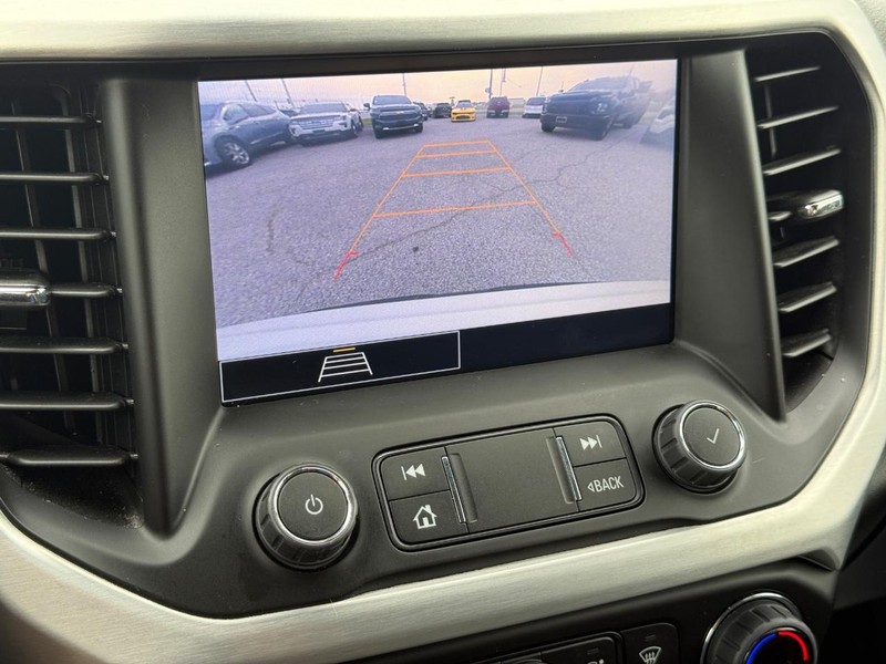 GMC Acadia Vehicle Full-screen Gallery Image 18
