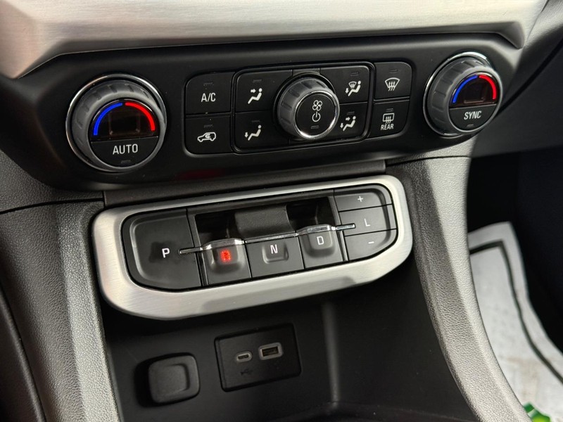 GMC Acadia Vehicle Full-screen Gallery Image 19