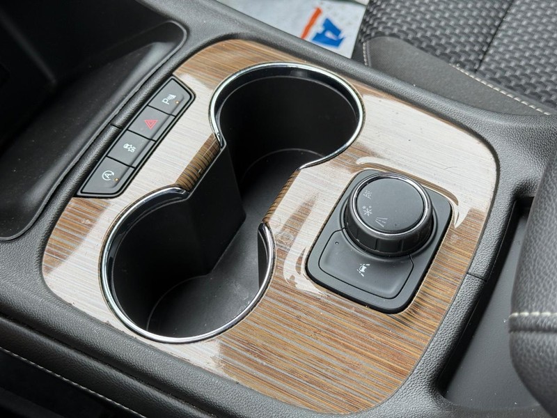 GMC Acadia Vehicle Full-screen Gallery Image 20