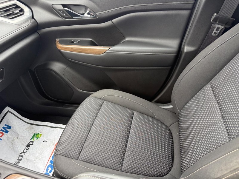 GMC Acadia Vehicle Full-screen Gallery Image 21