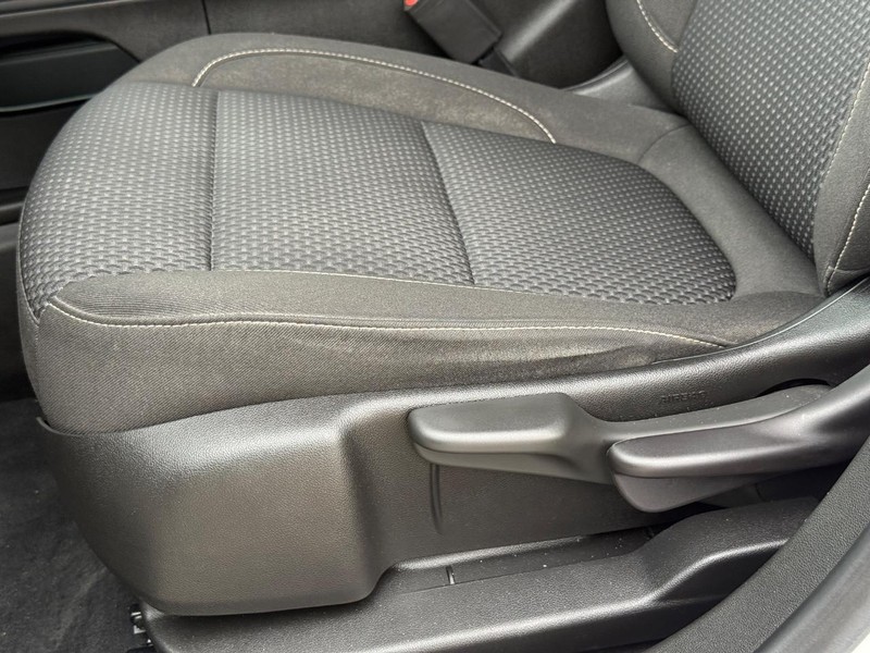GMC Acadia Vehicle Full-screen Gallery Image 24