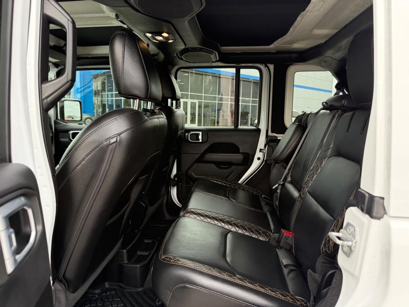 Jeep Wrangler 4xe Vehicle Full-screen Gallery Image 11