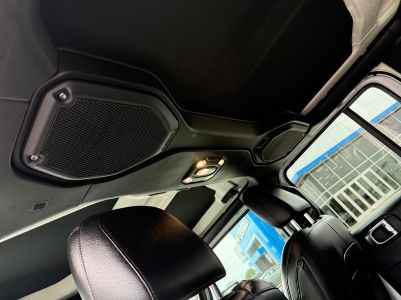 Jeep Wrangler 4xe Vehicle Full-screen Gallery Image 12