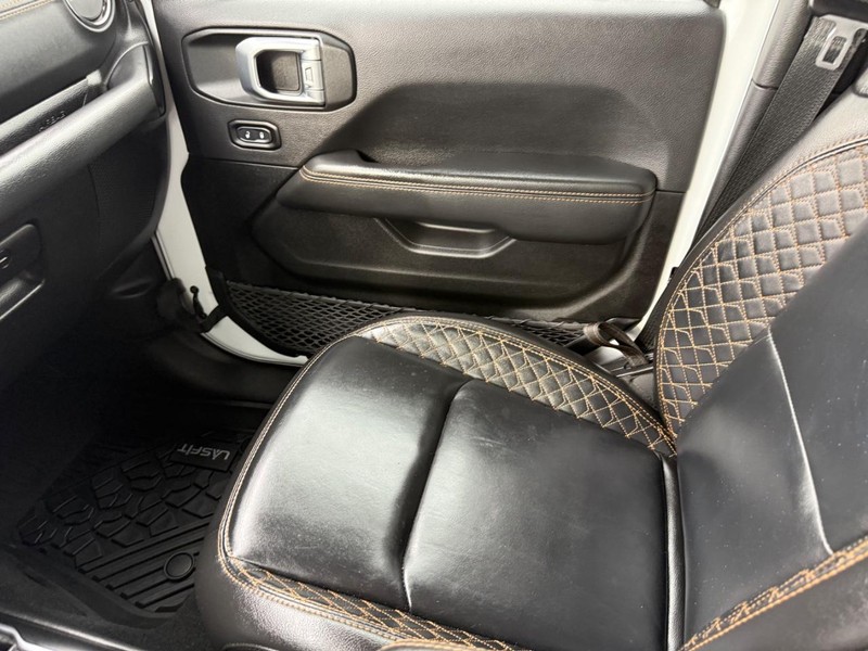 Jeep Wrangler 4xe Vehicle Full-screen Gallery Image 23