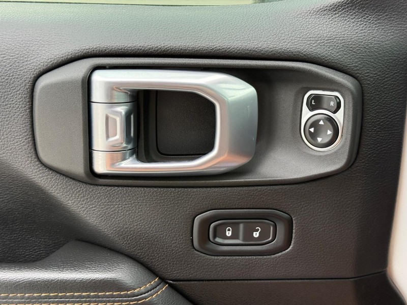 Jeep Wrangler 4xe Vehicle Full-screen Gallery Image 26