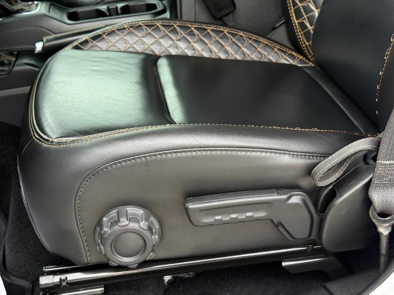 Jeep Wrangler 4xe Vehicle Full-screen Gallery Image 27