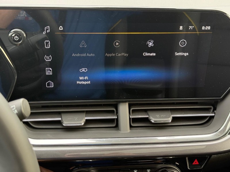 Chevrolet Trax Vehicle Full-screen Gallery Image 12